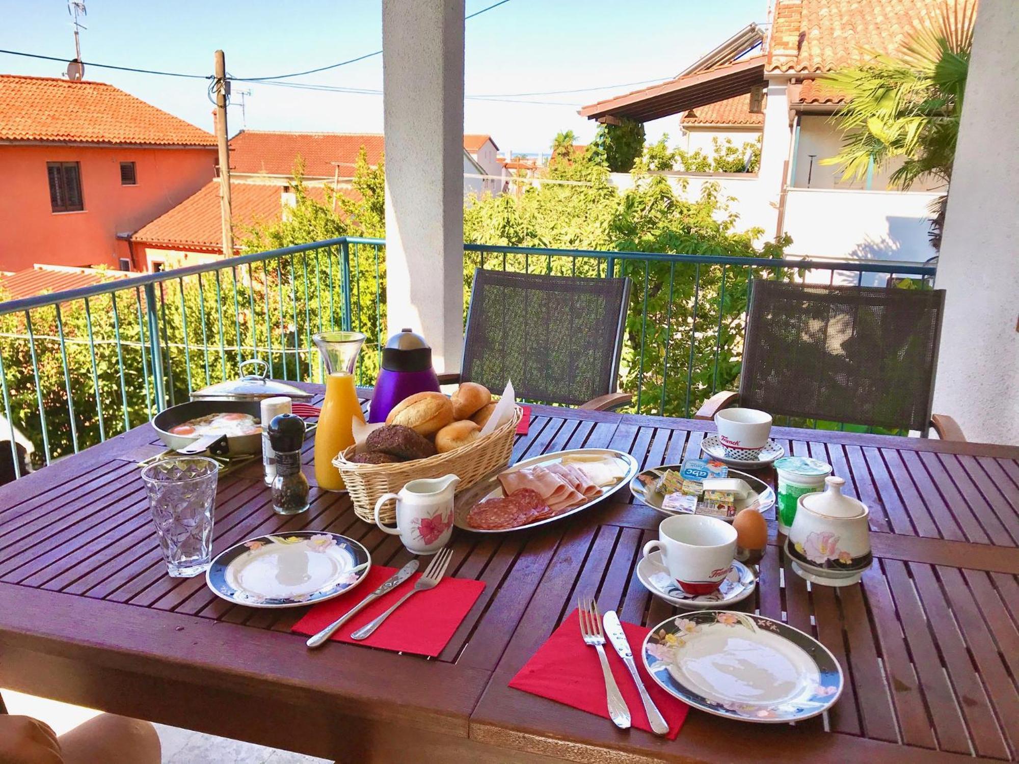 Sunny With Large Balcony By Mihaela * Poreč
