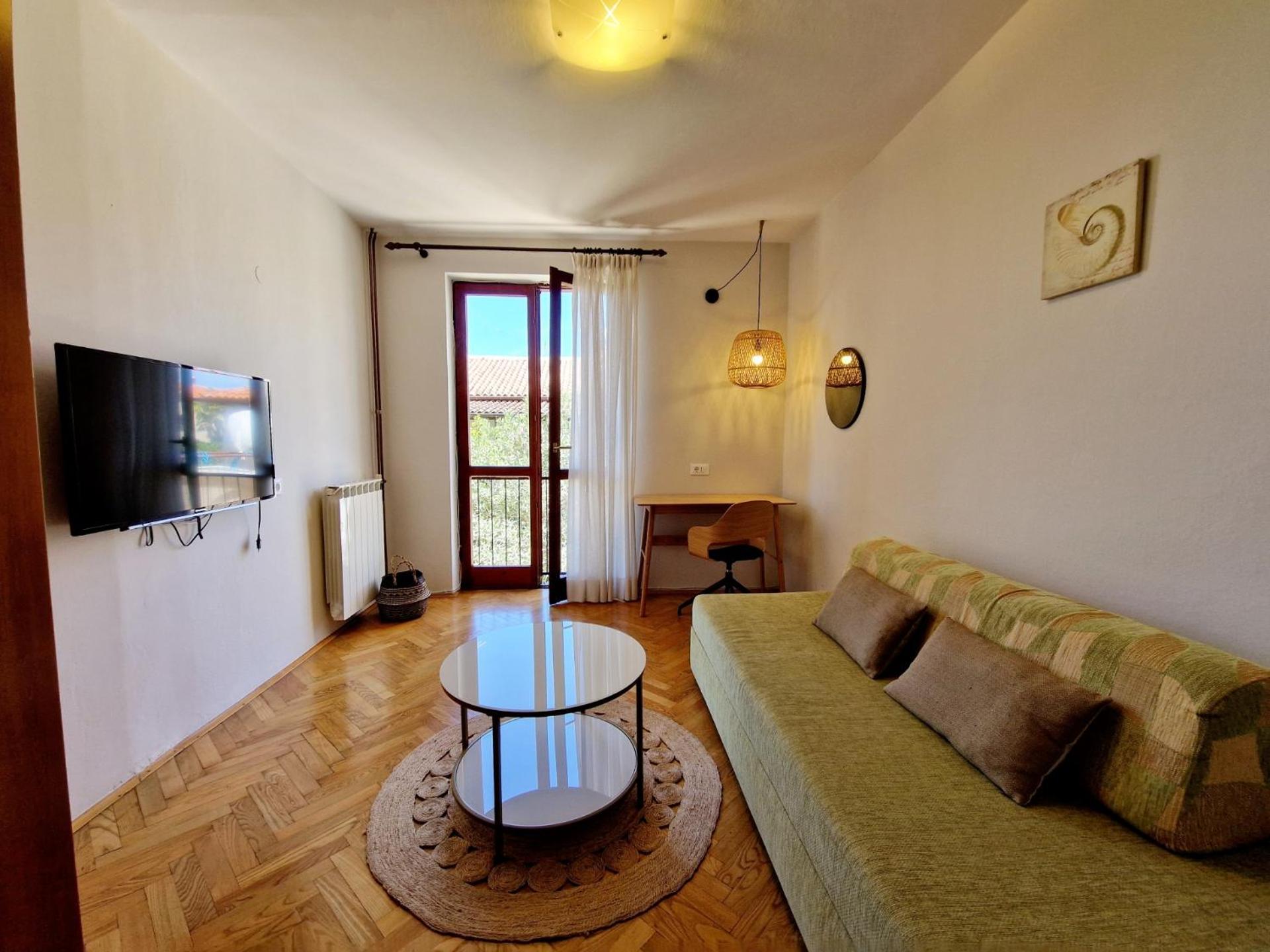Apartment Sunny With Large Balcony By Mihaela