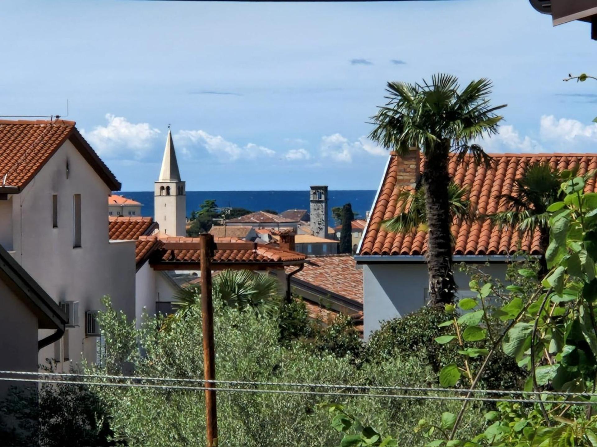 Sunny With Large Balcony By Mihaela Apartment Poreč